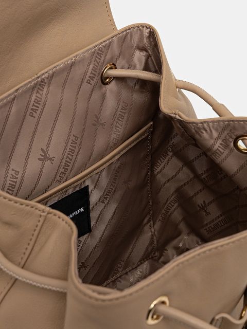 Patrizia Pepe plecak skórzany damski kolor beżowy mały gładki 8B0285 L162