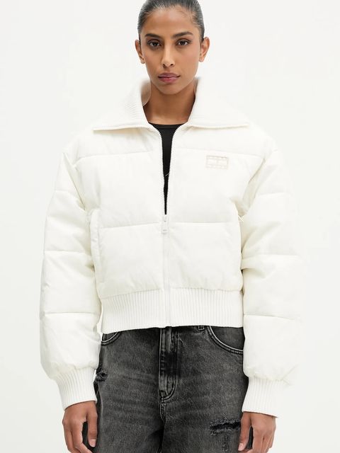 Tommy Jeans kurtka kolor beżowy zimowa oversize DW0DW21659 - zdjęcie produktu nr 1