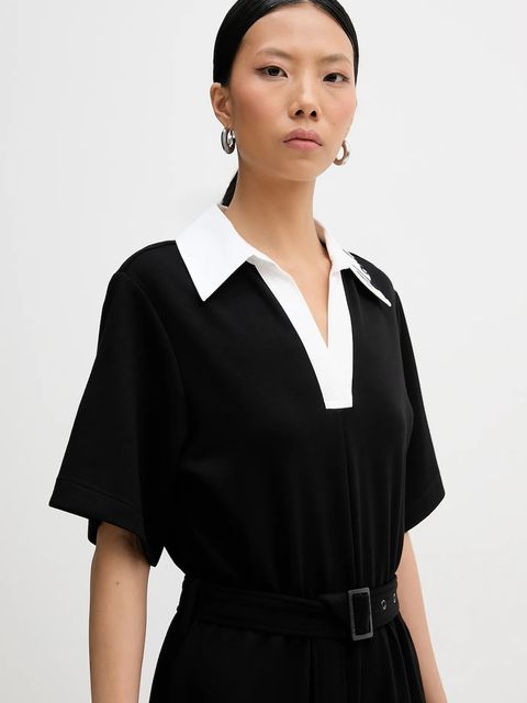 Karl Lagerfeld kombinezon SIGNATURE kolor czarny z kołnierzykiemm B1W13031