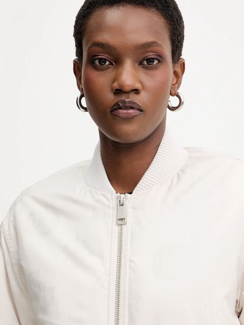 Guess kurtka bomber PHILOMENE kolor beżowy zimowa W5YL08 WHDK2