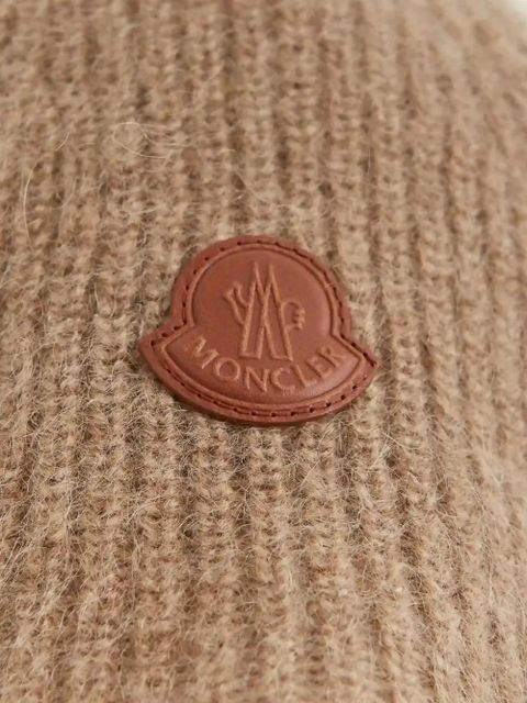 Moncler logo-patch ribbed hat - Neutrals