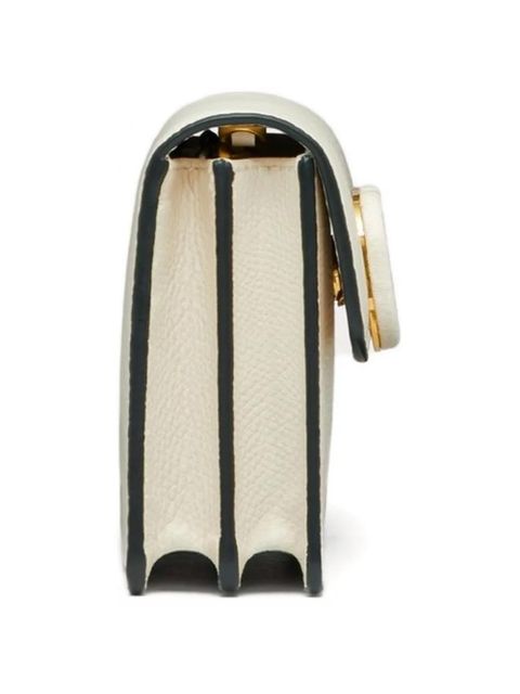 Valentino Garavani VLogo Signature grainy calfskin wallet with chain - Neutrals