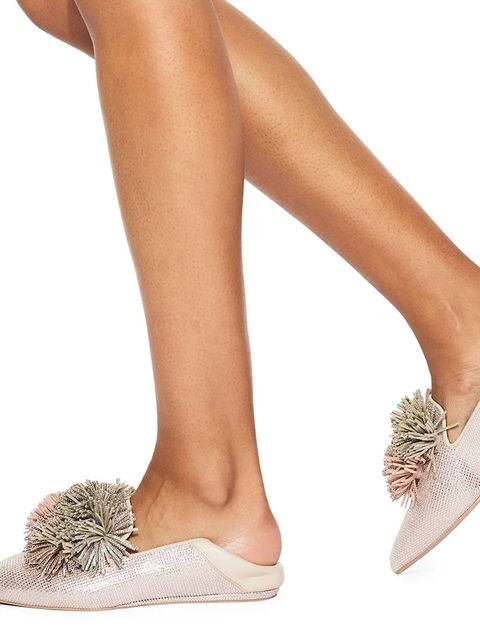 Kurt Geiger London mokasyny zamszowe Pom Pom Point Slip On kolor beżowy na płaskim obcasie 5388365209