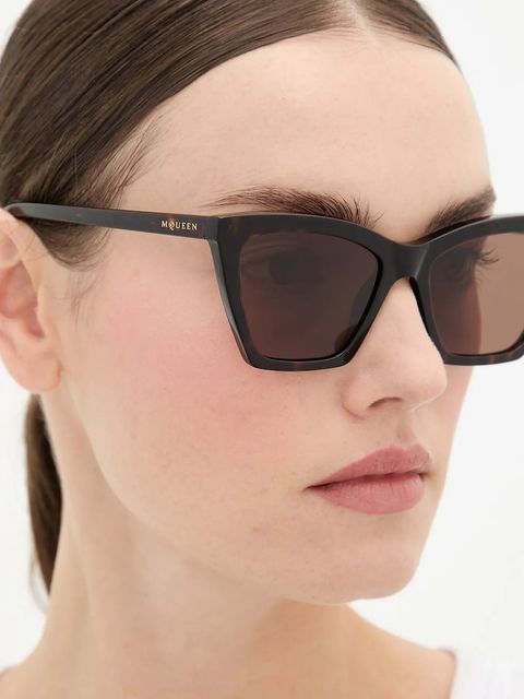 Alexander McQueen okulary przeciwsłoneczne damskie kolor brązowy AM0536S