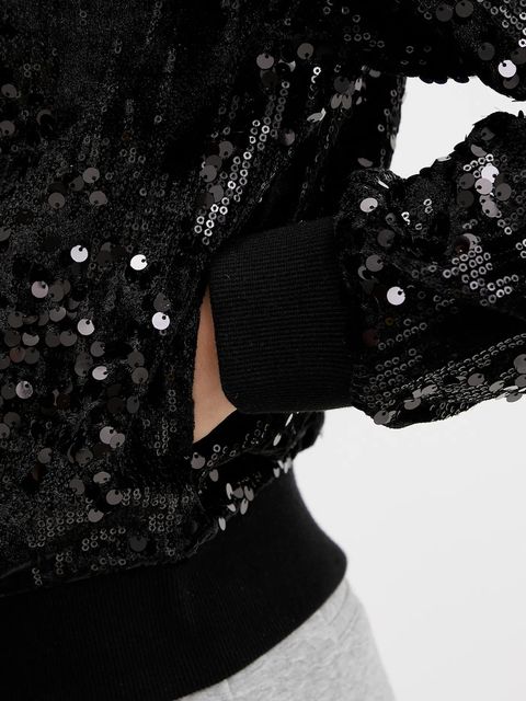 Guess bluza damska kolor czarny z kapturem z aplikacją V5BQ02 K1922