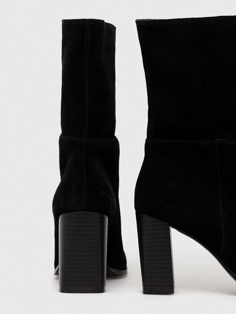 Medicine botki kolor czarny na słupku