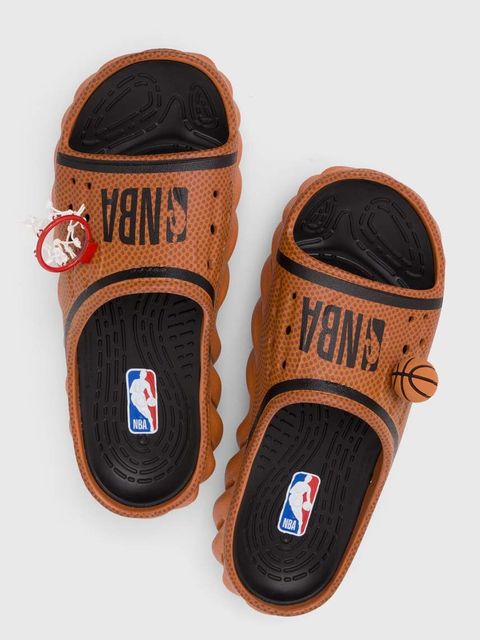 Crocs klapki NBA Echo Slide kolor pomarańczowy 209791