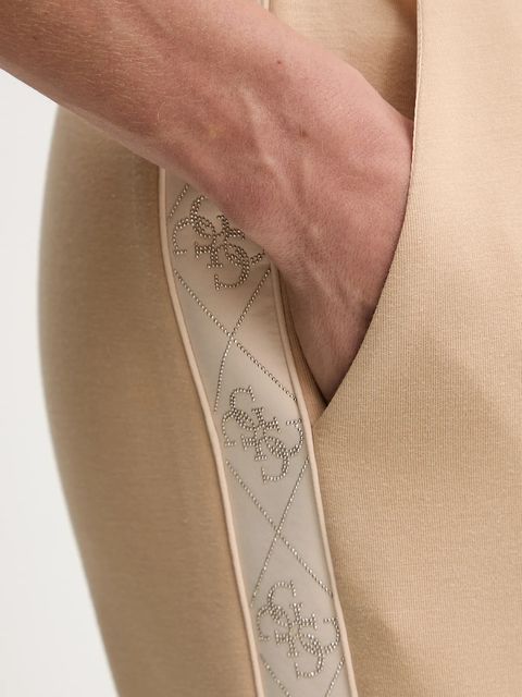 Guess spodnie dresowe NEW VICTOIRE damskie kolor beżowy z aplikacją W5YB11 KBYE2