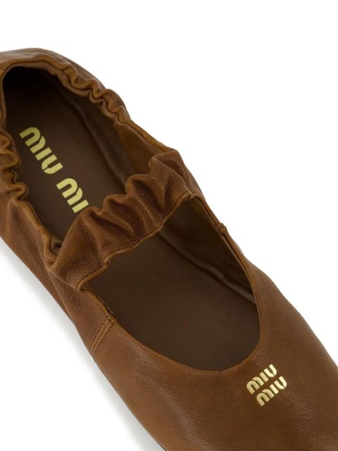 Miu Miu ruched leather ballet flats - Brown