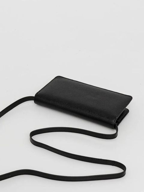 Guess kopertówka skórzana MIRIAM kolor czarny PW7513 P5226