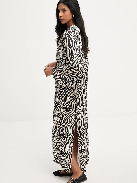 Answear.LAB sukienka kolor czarny midi rozkloszowana - zdjęcie produktu nr 1