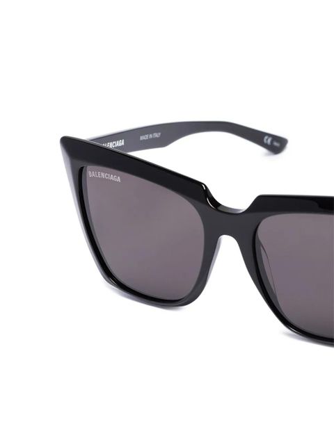 Balenciaga Eyewear logo-engraved cat-eye sunglasses - Black
