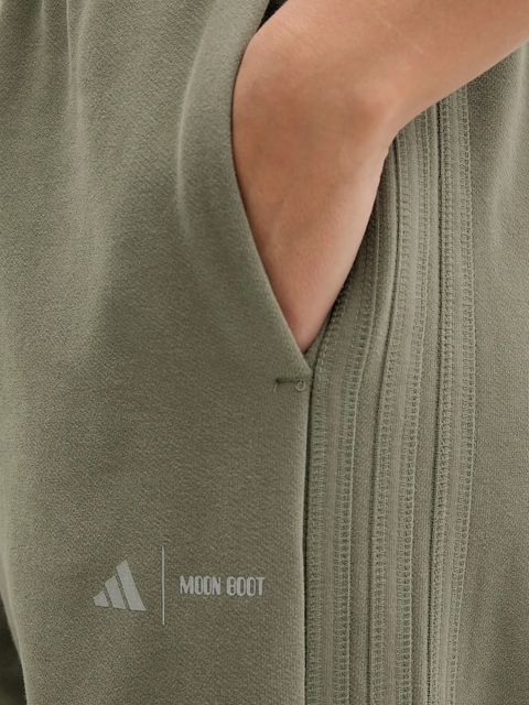 adidas spodnie dresowe bawełniane adidas x Moon Boot damskie kolor zielony gładkie JM1099