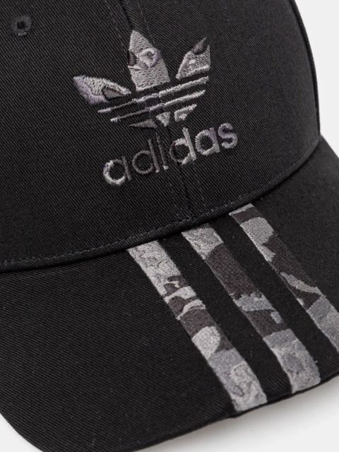 adidas Originals czapka z daszkiem bawełniana kolor czarny z aplikacją IY1545