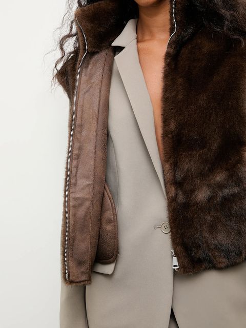 Answear.LAB bezrękawnik kolor brązowy przejściowy