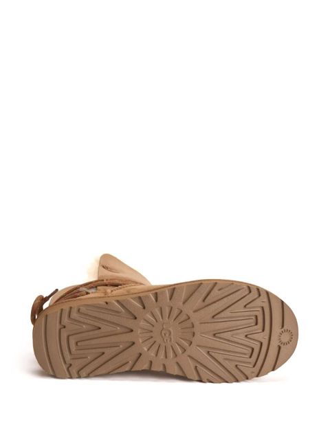 UGG logo-detail shearling boots - Brown