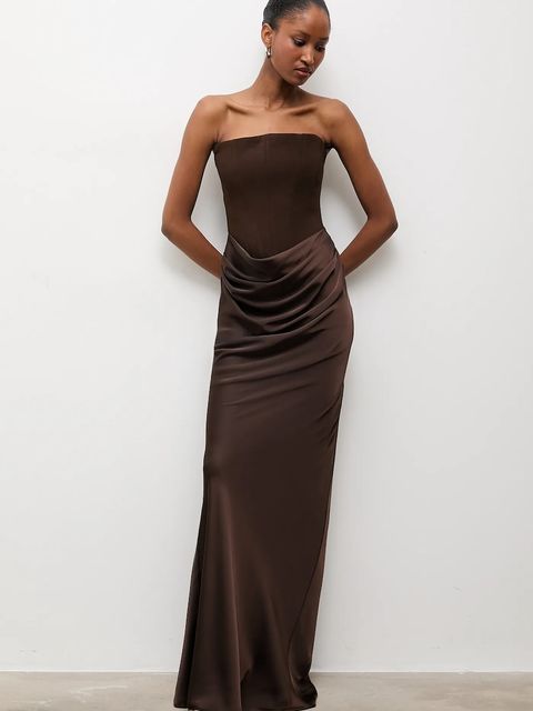 Answear.LAB sukienka kolor brązowy maxi dopasowana - zdjęcie produktu nr 1