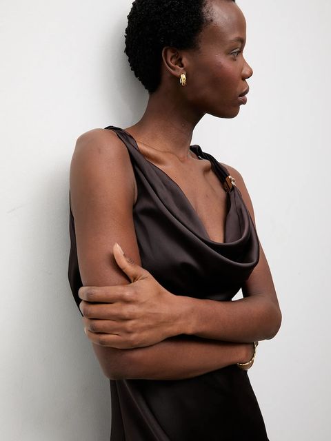 Answear.LAB sukienka kolor brązowy midi rozkloszowana