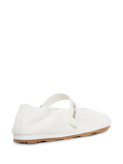 Miu Miu logo-strap ballet flats - White