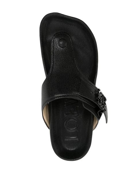LOEWE logo-plaque leather flip flops - Black