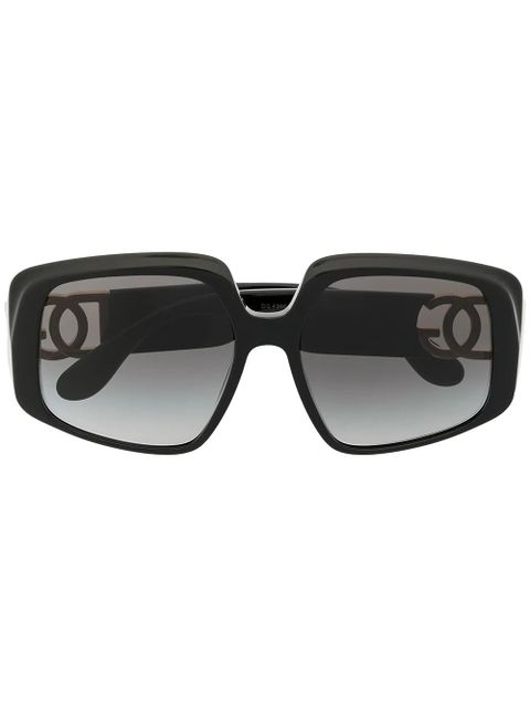 Dolce & Gabbana Eyewear oversized logo-plaque sunglasses - Black - zdjęcie produktu nr 1