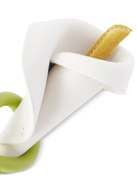 LOEWE flower charm keyring - White - zdjęcie produktu nr 2