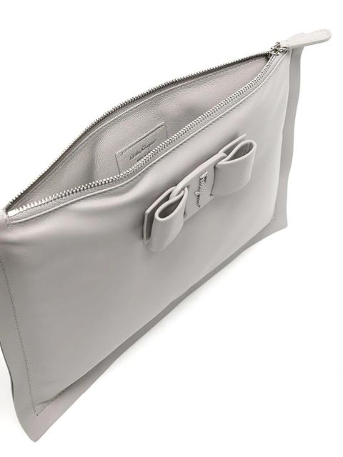 Ferragamo logo-plaque clutch bag - Grey