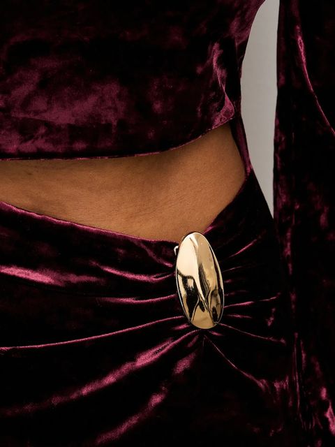 Answear.LAB sukienka kolor bordowy midi dopasowana