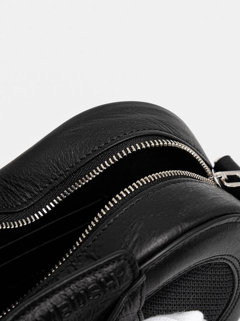 AMBUSH torebka skórzana Strapped Heart Shoulder Bag kolor czarny 12115063 - zdjęcie produktu nr 2