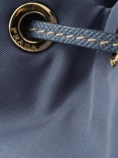 Prada logo-plaque bucket bag - Blue