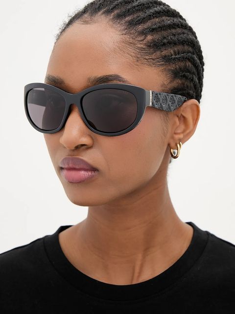 Guess okulary przeciwsłoneczne damskie kolor czarny GU00131_6001A