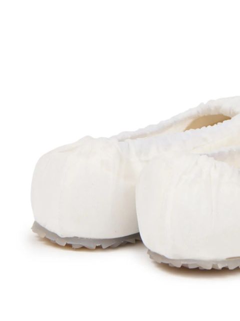 Maison Margiela gathered ballerina shoes - White