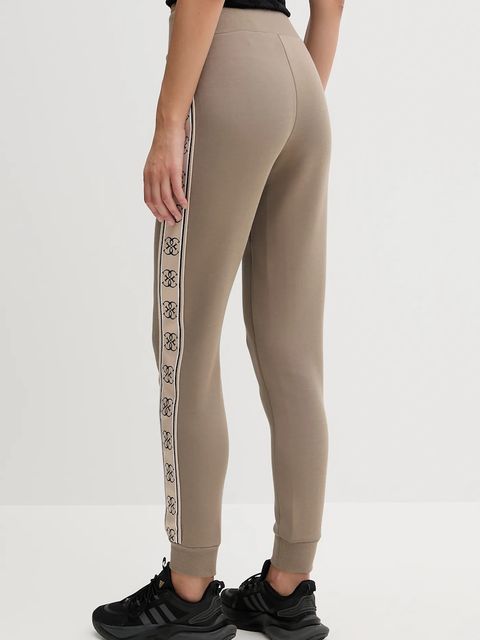 Guess spodnie dresowe BRITNEY kolor beżowy z aplikacją V2YB15 KB3P2