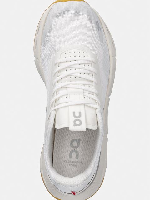 On sneakersy Cloudnova Form 2