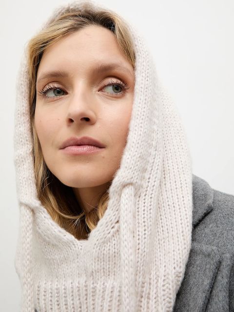 Answear.LAB kaptur z wełną merino kolor beżowy - zdjęcie produktu nr 2