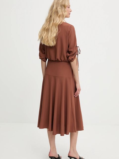 Answear.LAB sukienka kolor brązowy midi rozkloszowana