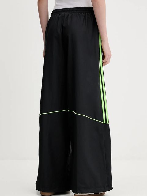 adidas Originals spodnie dresowe Teamgeist damskie kolor czarny wzorzyste JV7478