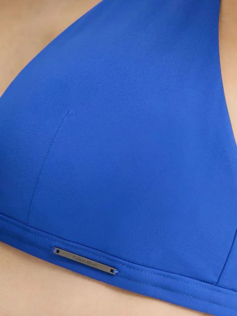 Calvin Klein biustonosz kąpielowy kolor niebieski lekko usztywniona miseczka KW0KW02844