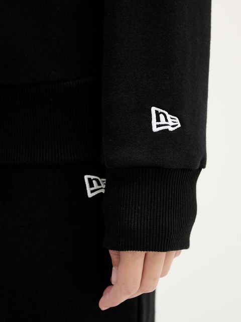 New Era bluza damska kolor czarny z kapturem z aplikacją 60684415