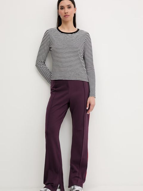 Puma spodnie dresowe damskie T7 Classics Play Paris Flared - zdjęcie produktu nr 1