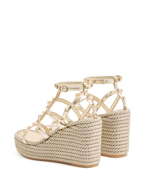 Valentino Garavani Rockstud laminated nappa wedge sandals 95mm - Gold