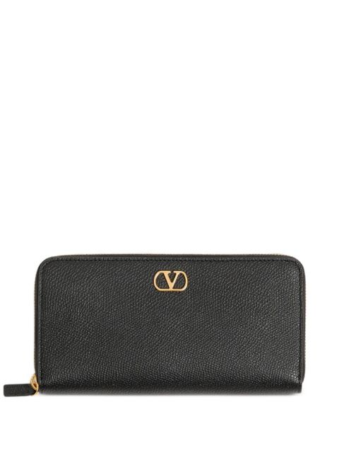 Valentino Garavani VLogo Signature zip wallet in grainy calfskin - Black - zdjęcie produktu nr 1