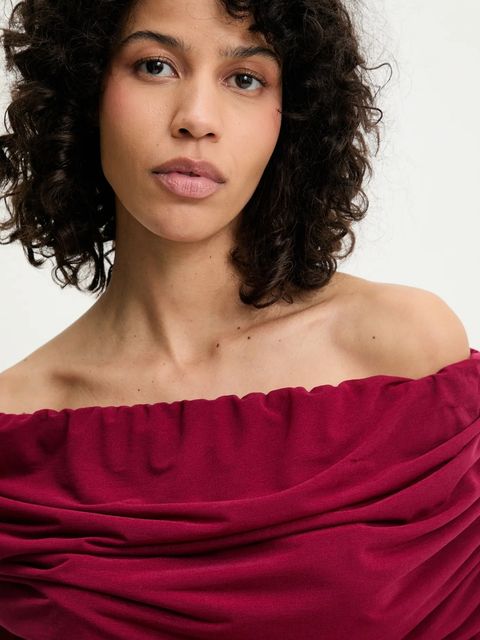 Never Fully Dressed bluzka Diaz