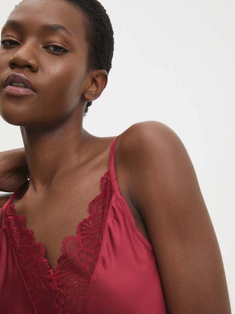 Answear.LAB koszula nocna damska kolor bordowy satynowa