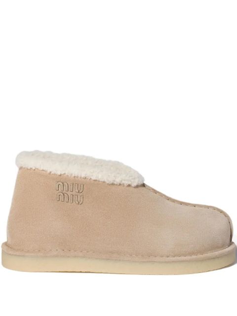 Miu Miu embroidered-logo shearling boots - Neutrals - zdjęcie produktu nr 1