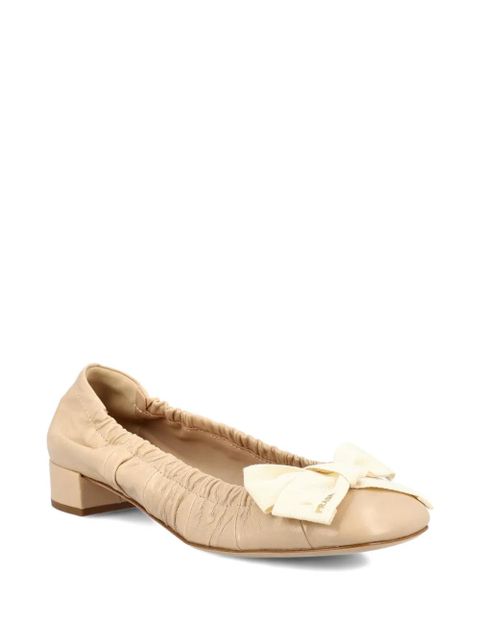 Prada ruched bow-embellishment pumps - Neutrals - zdjęcie produktu nr 2