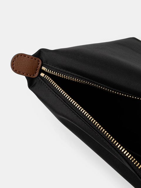 Tommy Hilfiger kosmetyczka kolor czarny AW0AW17727