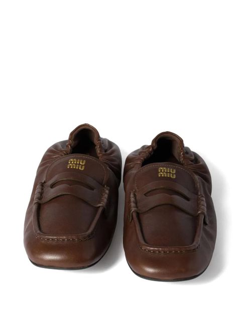 Miu Miu embossed-logo loafers - Brown - zdjęcie produktu nr 2