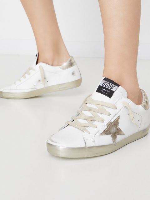 GOLDEN GOOSE - Białe sneakersy ze złotą gwiazdą Superstar - zdjęcie produktu nr 1