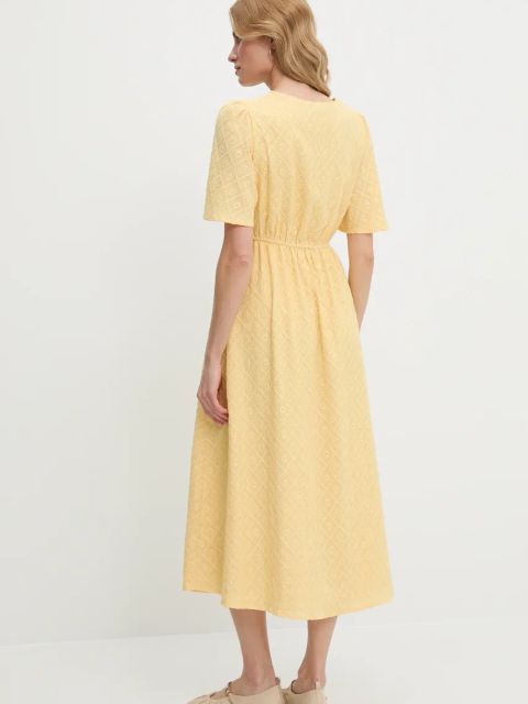 Answear.LAB sukienka kolor żółty midi rozkloszowana